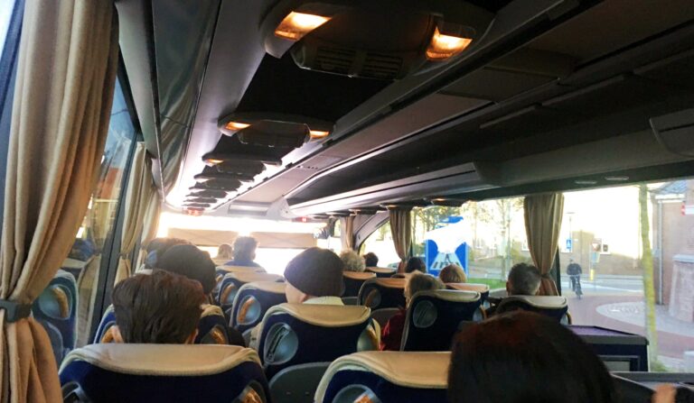 Halverwege in de bus foto naar voren genomen.