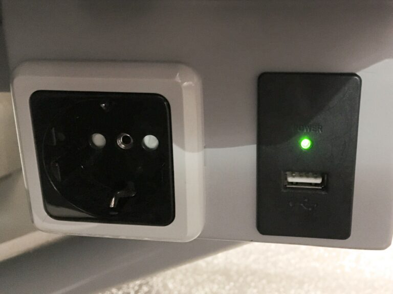stekker + USB poort in Sprinter